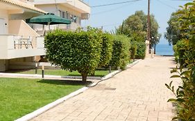 Diakopto Beachside Haven - Private Garden & Views